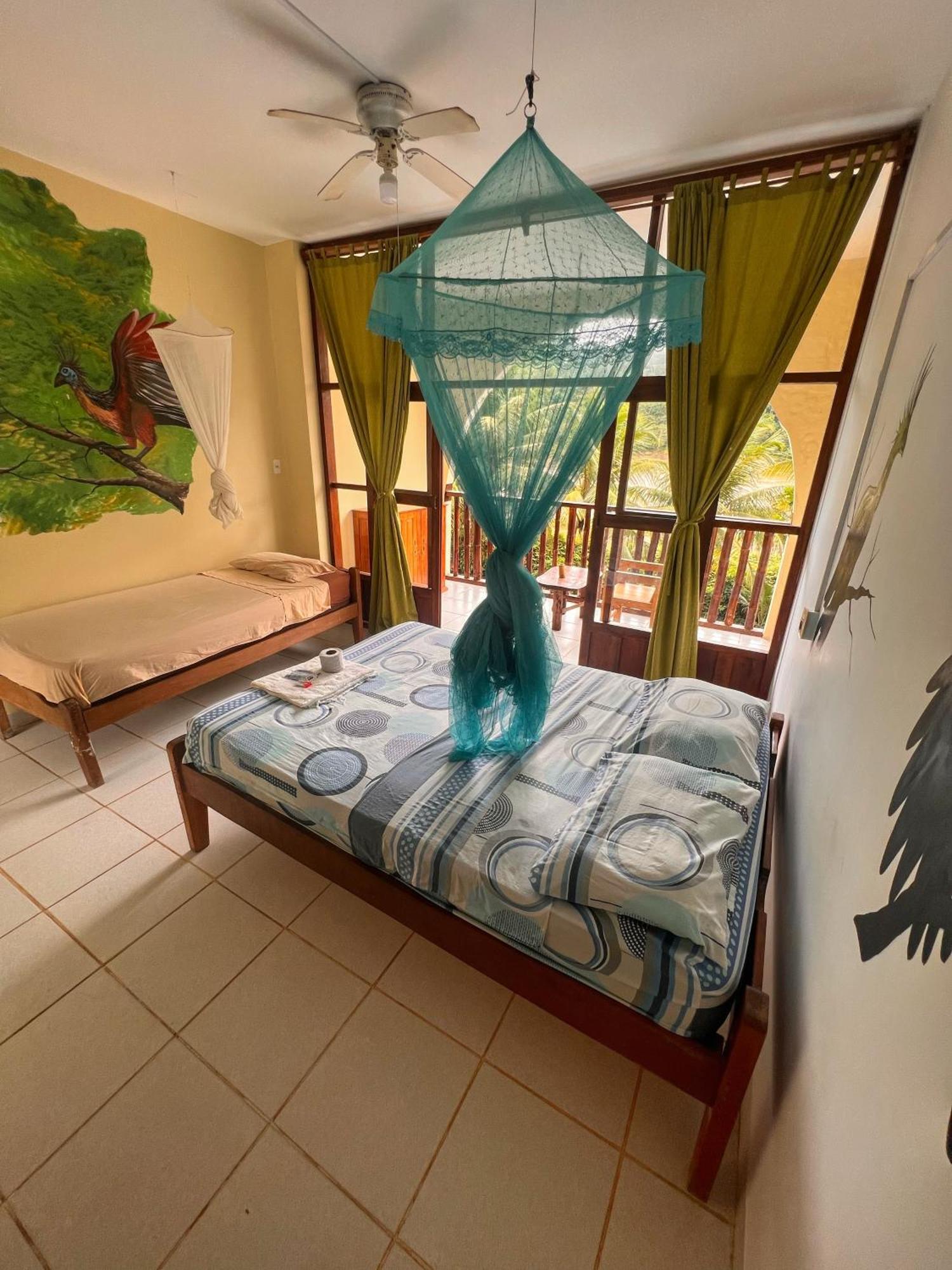 Lobo Hostel - Rurrenabaque (Adults Only) Exterior photo